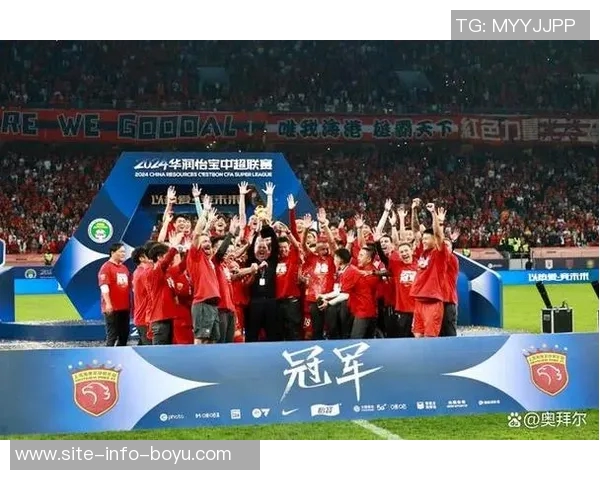 上海海港客场小胜大连英博成功夺得中超三连冠荣耀 上海海港客场小胜大连英博成功夺得中超三连冠荣耀