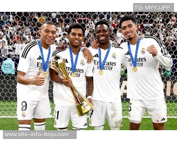 姆巴佩荣获欧洲金靴奖贝林厄姆晒全队合影祝贺兄弟荣耀时刻 姆巴佩荣获欧洲金靴奖贝林厄姆晒全队合影祝贺兄弟荣耀时刻